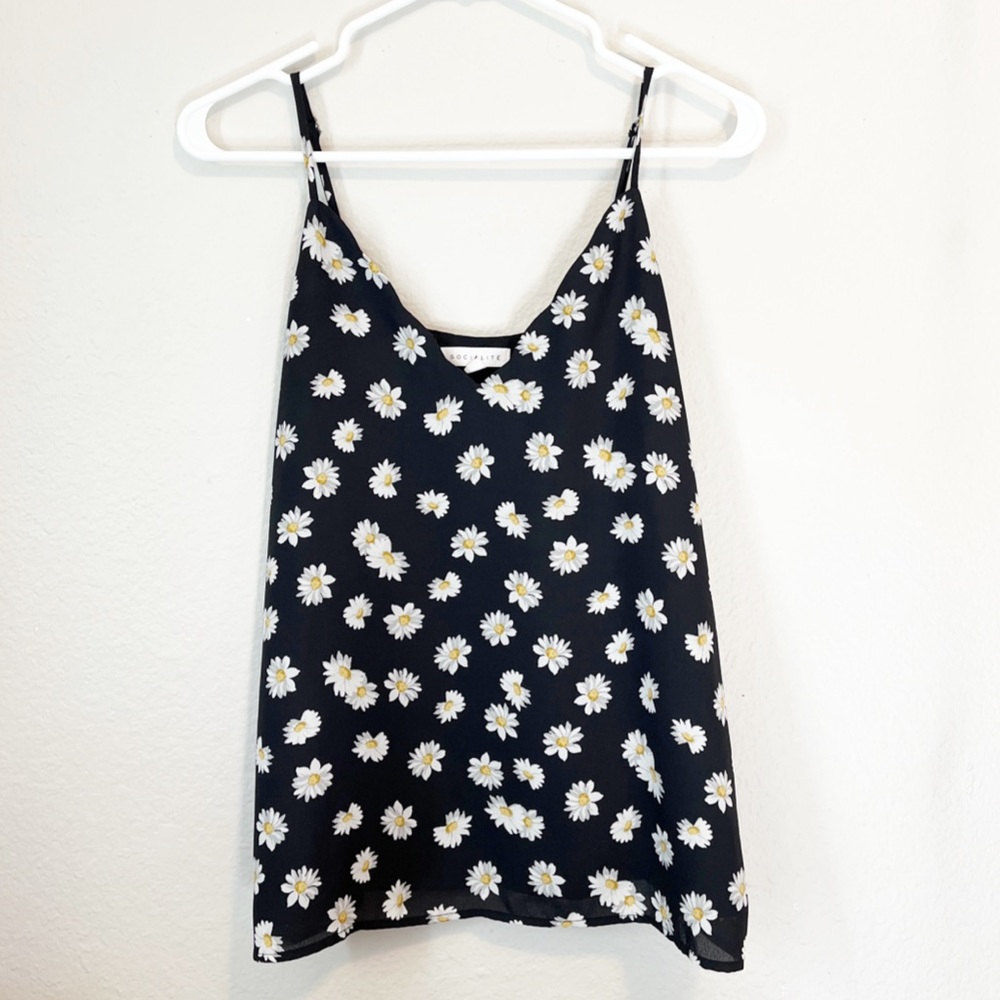Socialite Daisy Sleeveless Top
